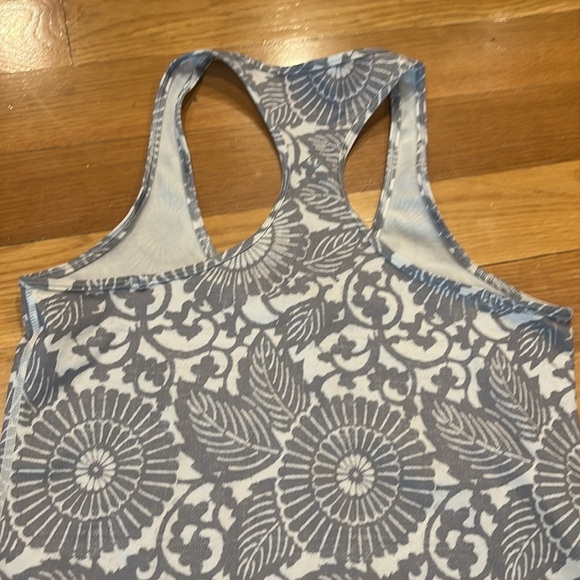 lululemon athletica Gray and White Floral Tank Top - Picture 4 of 4